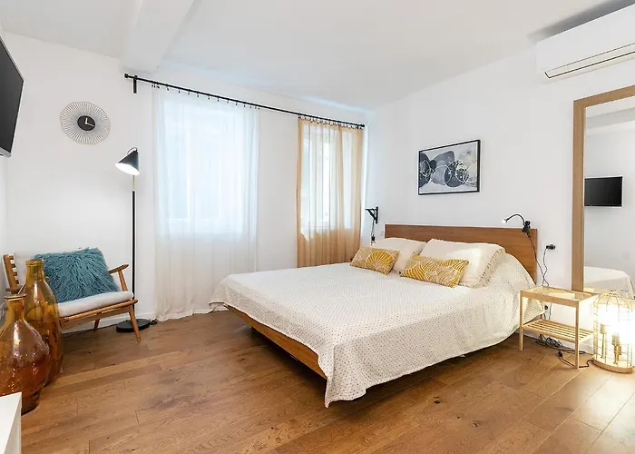 Stylish By Irundo Daire *